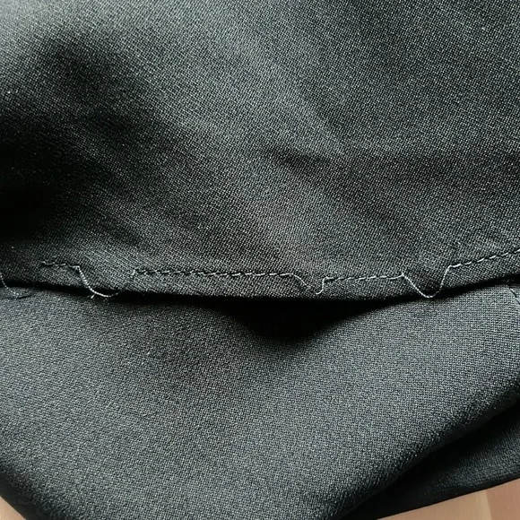 St. John Black Blouse with Creamy White Piping and Bell slit Sleeve Size Small - Picture 12 of 12